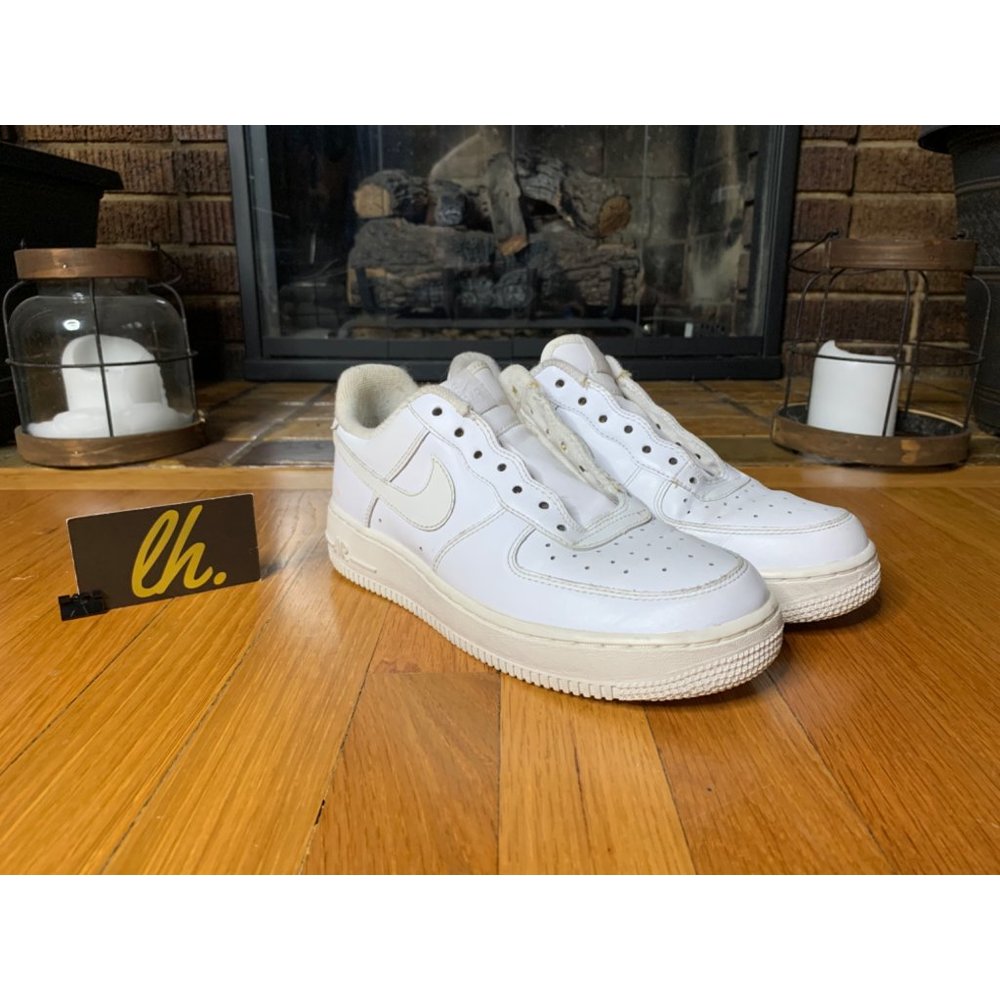 Size 6.5 Nike Air Force 1 Low ‘07 Triple White 315122–111 - Picture 6 of 9